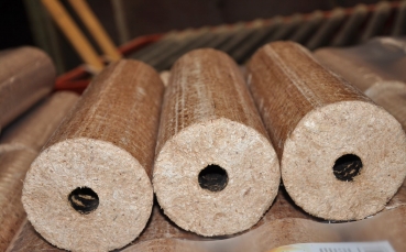 Hart Holz Brikett rund mit Loch 960kg versandkostenfrei inkl. Lieferung um Wangen im Allgäu am Samstag